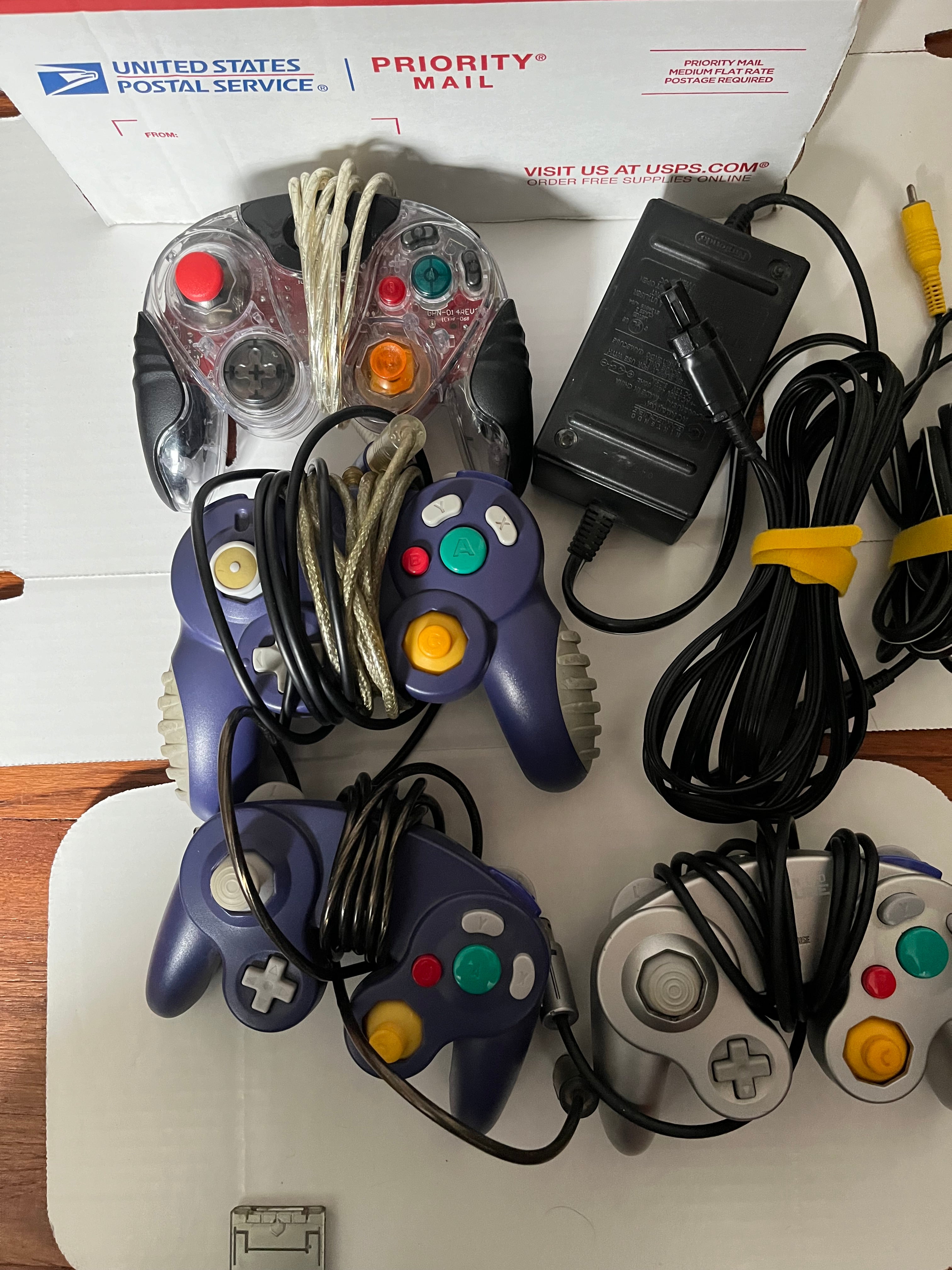 Nintendo GameCube DOL-101 USA Silver Console Bundle 3 Games 4 Controllers memory Cube